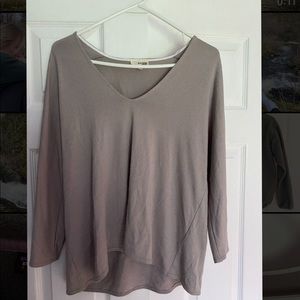 Aritzia 3/4 quarter sleeve